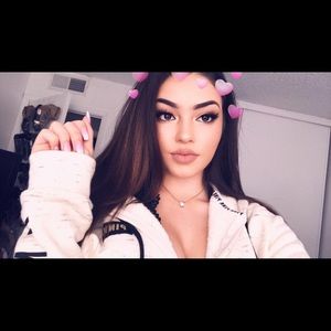 Meet your Posher, Alyssa